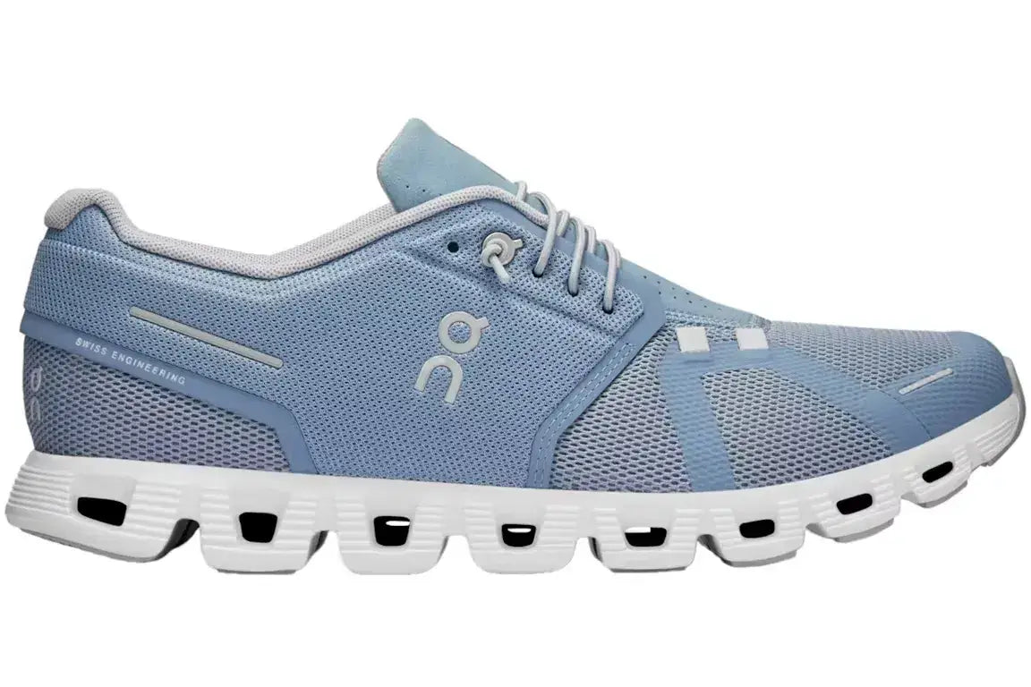 On Running Cloud 5 Chambray White On Running - Shoe size: UK 7 Sneakers | Shop From The Mirage
